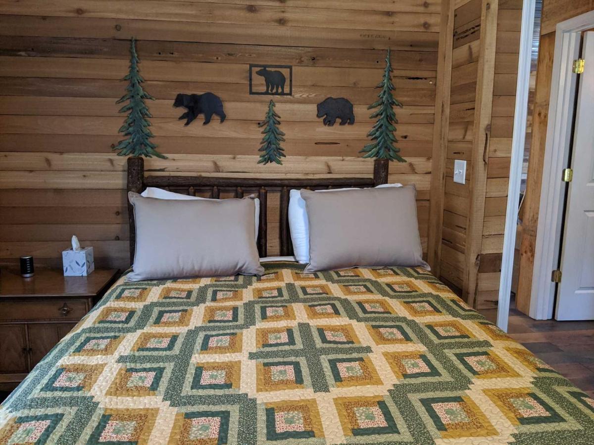 Deep Creek Hideaway Cabin ブライソン・シティ エクステリア 写真
